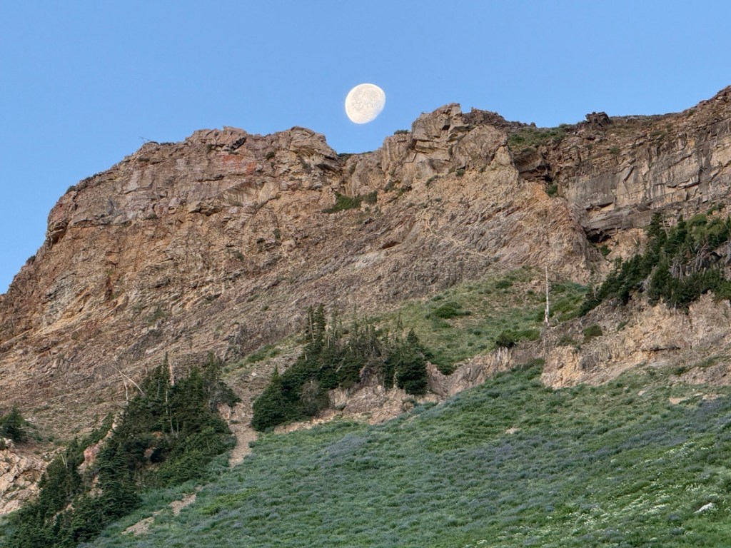 Moon over Alta on the trail to Germaina Pass